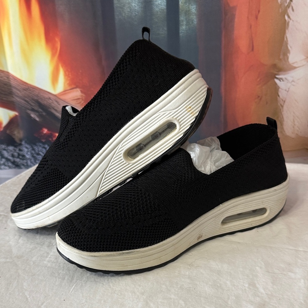 Elegant Black Slip-On Women's Sneakers